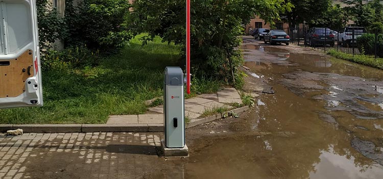Пример того, как можно установить автоматический барьер в месте, где возможно образование застоя воды Пример того, как можно установить автоматический барьер в месте, где возможно образование застоя воды