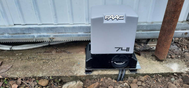 Електропривід для воріт FAAC відсувного типу