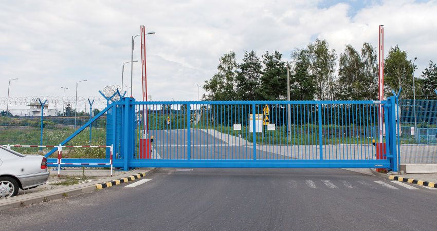 Універсальний пульт для воріт і шлагбаумів зручно використовувати на об'єктах, де потрібно керувати декількома пристроями